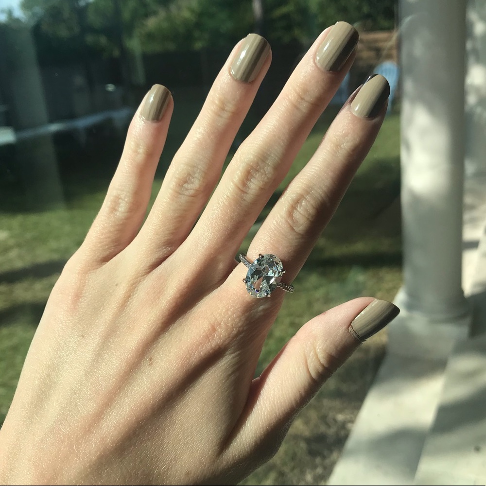 Large Oval Cut Sterling Silver Ring - Picture 6 of 8